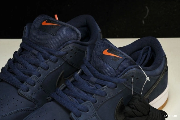 Dunk Low Black Gum SB Nike CW7463-401 Navy  0107